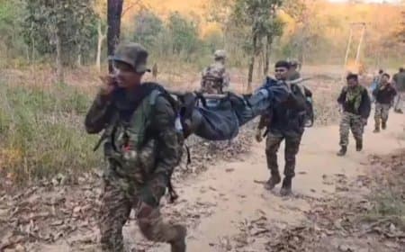 झारखंड में दो नक्सली ढेर, एक कोबरा जवान  शहीद
