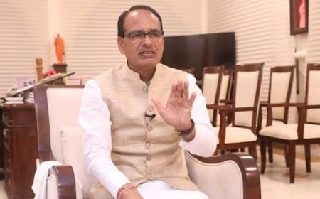 हम ‘हिंदी चीनी भाई-भाई’ कहते रहें और चीन हमारी जमीन पर कब्जा कर ले, तो इसे कमजोरी कहा जाएगा 