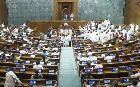 मानसून सत्र का पहला दिन: संसद में गूंजा 'ऑपरेशन सिंदूर',  हंगामा, तय हुए चर्चा के घंटे