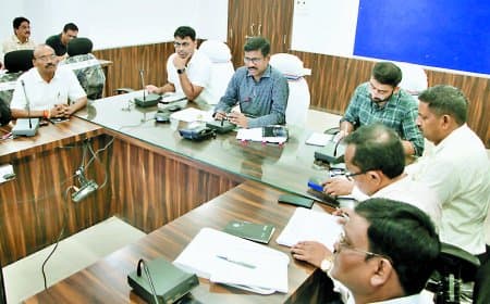 राजस्व विभाग पर 1400 से अधिक शिकायतें लंबित, कलेक्टर सख्त – तीन एसडीएम को नोटिस
