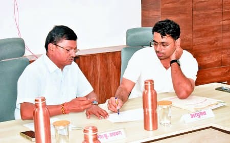 ठेकेदारों की ढाल बने नगर निगम अधिकारी, एमआईसी बैठक में फूटा गुस्सा – सख्त हुए महापौर, काटा गया वेतन, दिए कार्रवाई के निर्देश