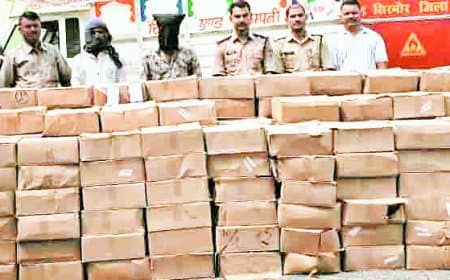 एक परमिट से दो बार निकली शराब की खेप: सिरमौर में 300 पेटी जब्ती के बाद वेयरहाउस प्रभारी और आबकारी अधिकारी पर मंडराया शिकंजा