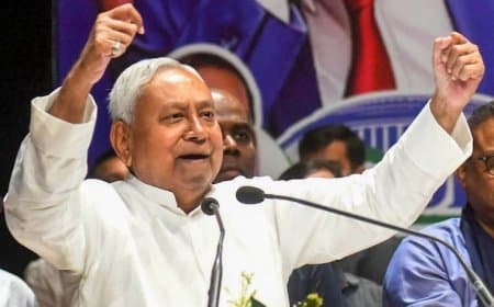 नीतीश का एक और चुनावी दांव.... बिहार में बनाएंगे सफाई कर्मचारी आयोग