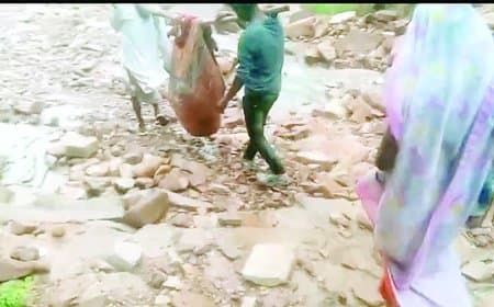 सड़क जैसी बुनियादी सुविधा को तरसते ग्रामीणों ने खोली ग्राम्य विकास की पोल