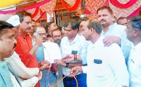 पन्ना में बारिश के बीच कांग्रेस का जन आक्रोश प्रदर्शन: 17 सूत्रीय मांगों के साथ राज्यपाल के नाम सौंपा ज्ञापन, प्रशासन को दी चेतावनी