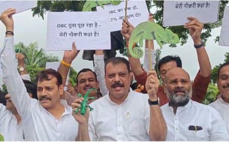 कांग्रेस विधायक गिरगिट लेकर पहुंचे सदन... उमाकांत बोले- कमलनाथ को कौन रोक रहा...