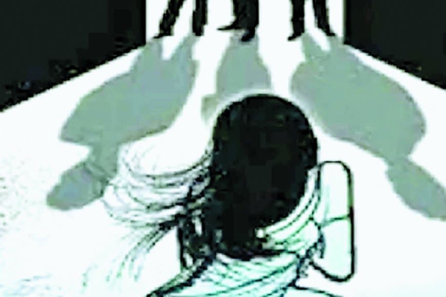 मानसिक कमजोर किशोरी से पड़ोसियों ने किया गैंग रेप