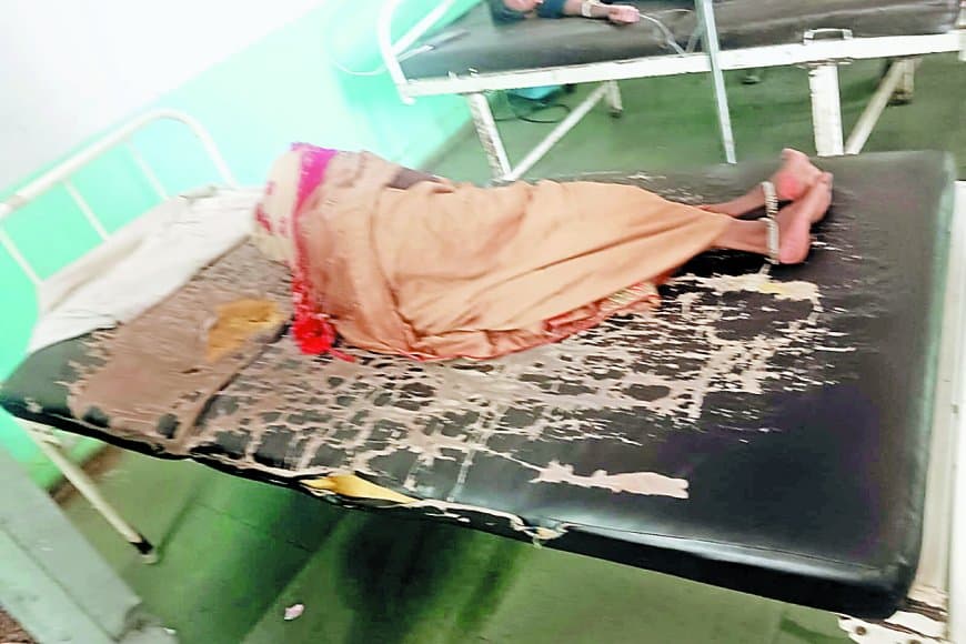 सामुदायिक स्वास्थ्य केंद्र में गंदगी-दुर्गंध से डॉक्टर भी परेशान