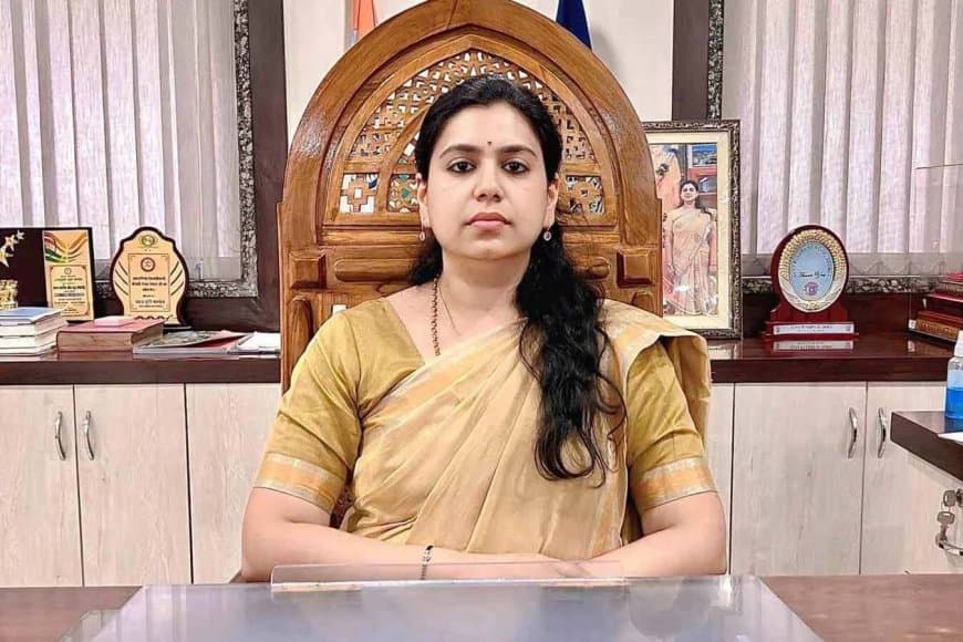 कोई जनप्रतिनिधि किसी अधिकारी को ट्रांसफर के लिए फोर्स नहीं कर सकता 