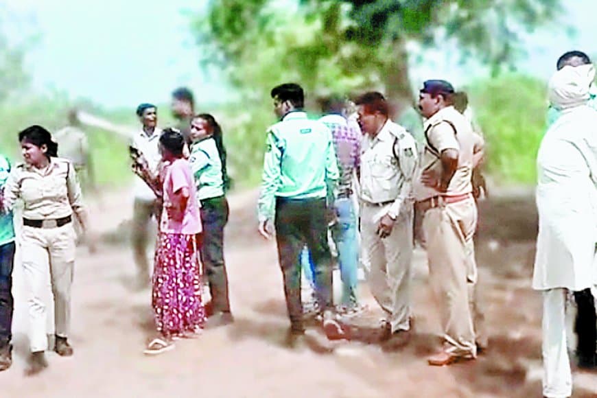 महिला आरक्षक का डंडे से सिर फोड़ा, टीआई को दांतों से काटा