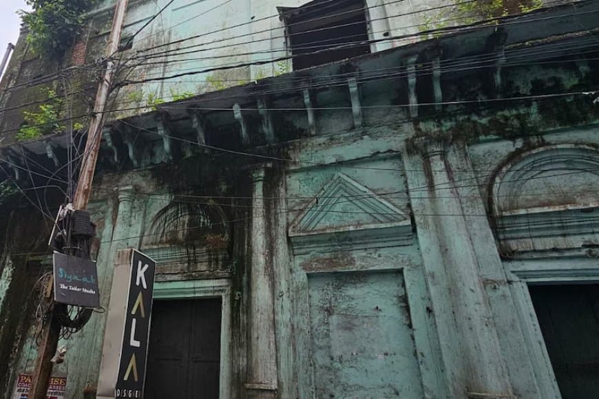 मध्यप्रदेश में बजट की बौछार...काम का सूखा...स्कूलों की टपकती छत के नीचे गढ़ रहे ‘भविष्य’