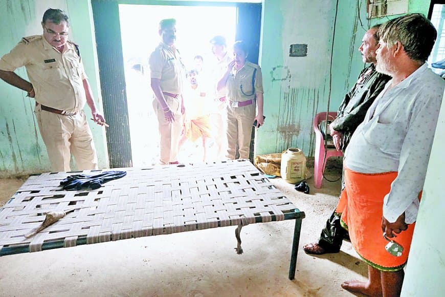 गले में चाकू मारकर युवक की हत्या
