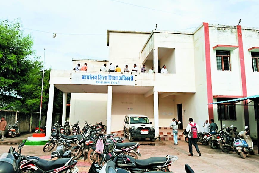 12 निजी स्कूल संचालकों को डीईओ का अल्टीमेटम