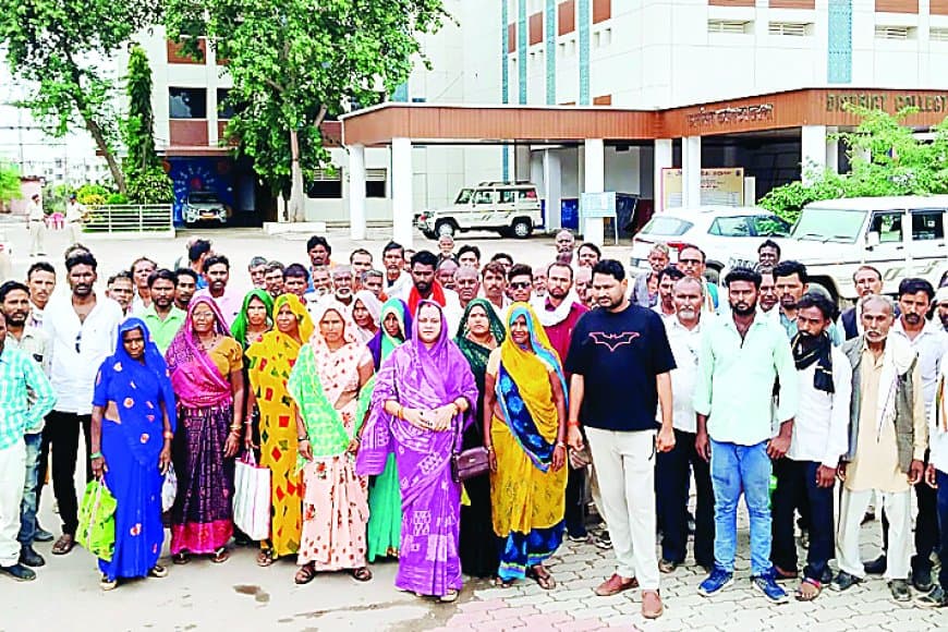 वन विभाग की आदिवासी बस्ती में बुलडोजर चलाने की तैयारी