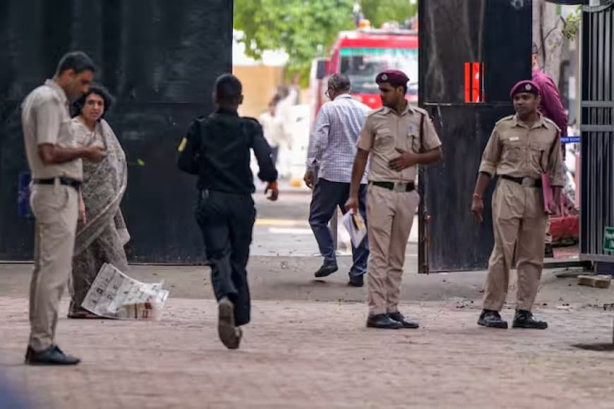 दिल्ली के 45,बेंगलुरु के 40 स्कूलों को बम से उड़ाने की धमकी