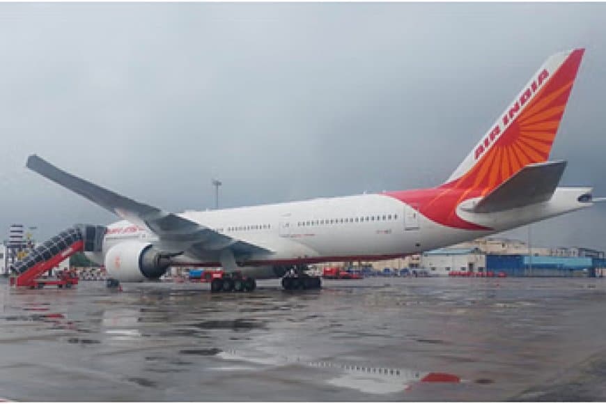 मुंबई में रनवे पर फिसला प्लेन... फट गए तीन टायर, इंजन भी डैमेज