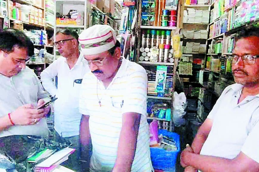 रीवा में आजाद बुक डिपो पर शिक्षा विभाग की छापेमारी, संदिग्ध एनसीईआरटी किताबें जब्त