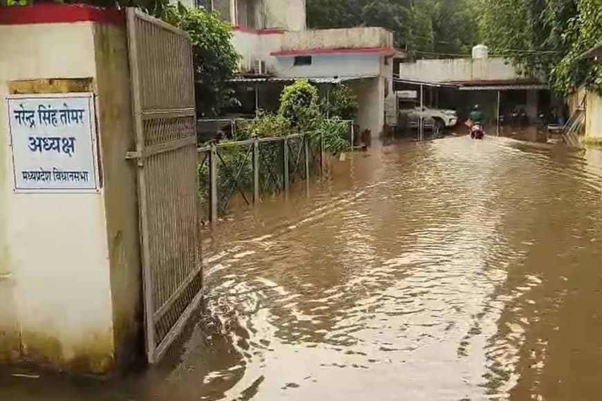 ग्वालियर में झमाझम... विधानसभा अध्यक्ष के बंगले में घुसा पानी