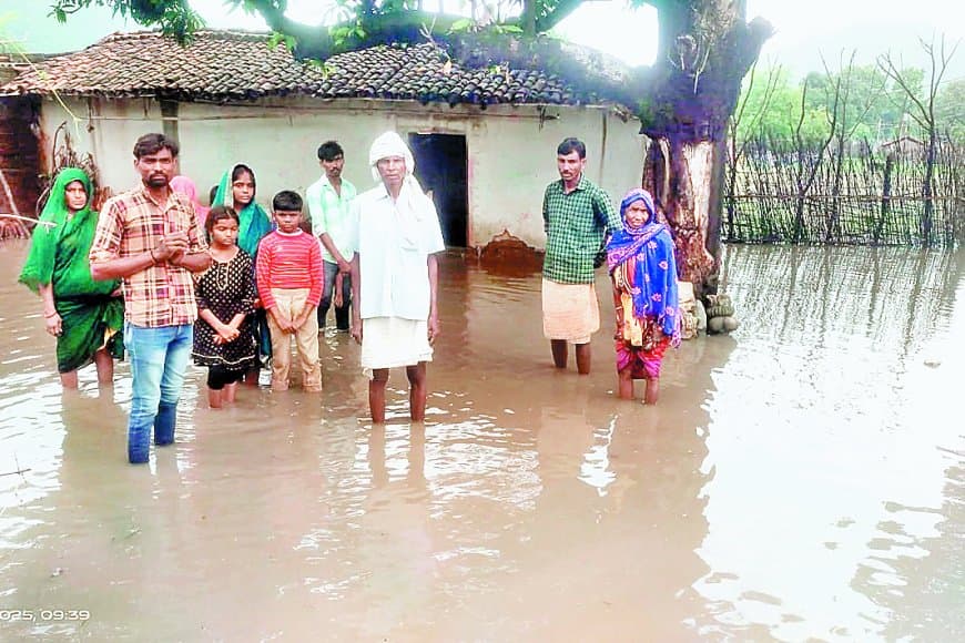ऊर्जाधानी में 12 घंटे की बारिश ने मचायी तबाही निचली बस्तियां जलमग्न, आवागमन बाधित