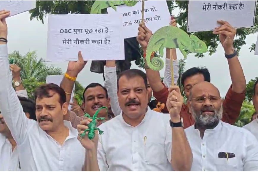 कांग्रेस विधायक गिरगिट लेकर पहुंचे सदन... उमाकांत बोले- कमलनाथ को कौन रोक रहा...