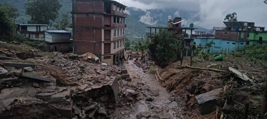 हिमाचल के मंडी फटा बादल, तीन की मौत, 30 लोग लापता