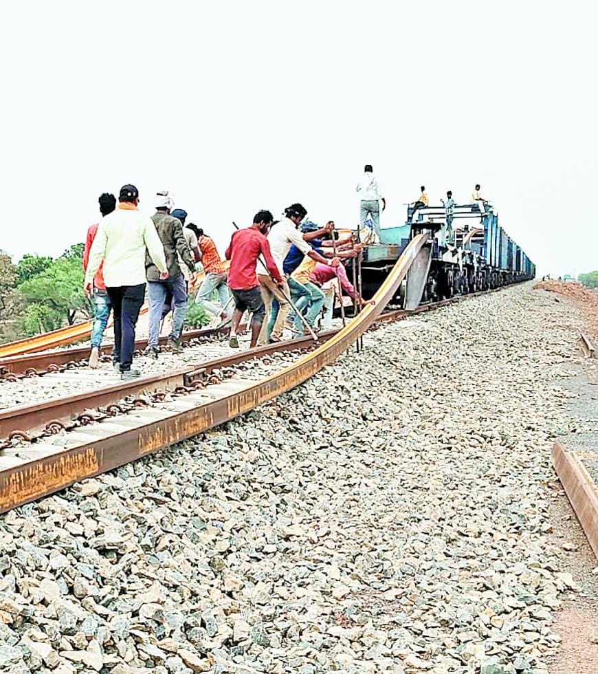 चार माह में देवेन्द्रनगर तक 20 किमी का बिछेगा ट्रैक