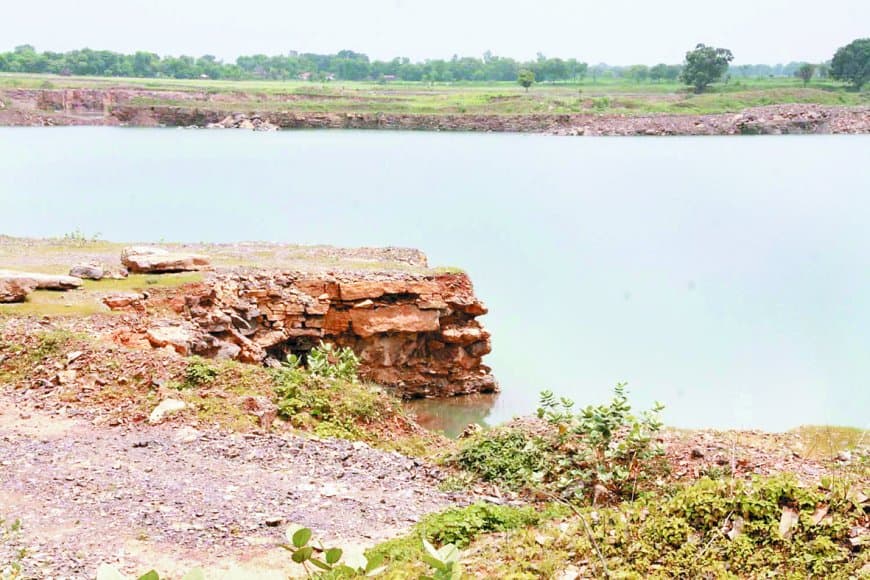 मौत के कुएं में तब्दील हो गईं स्टोन क्रेशर की खदानें