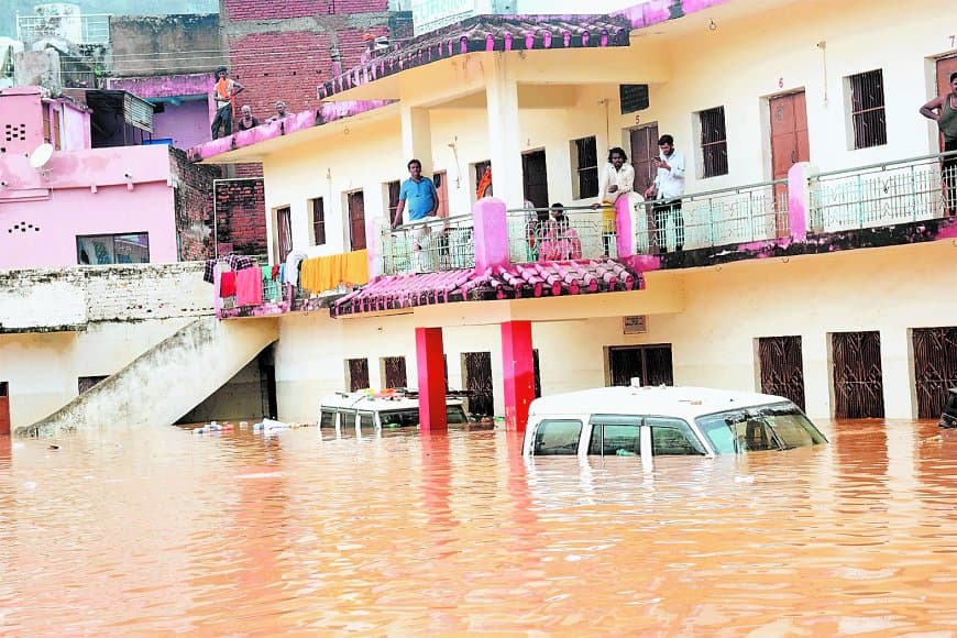 चित्रकूट में मंदाकिनी ने लांघी सीमाएं राम-भरत घाट डूबे, लंका में चली नाव