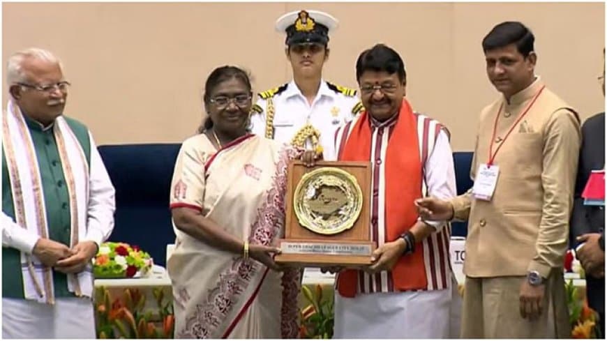 इंदौर को  8वीं बार मिला देश के सबसे स्वच्छ शहर का खिताब