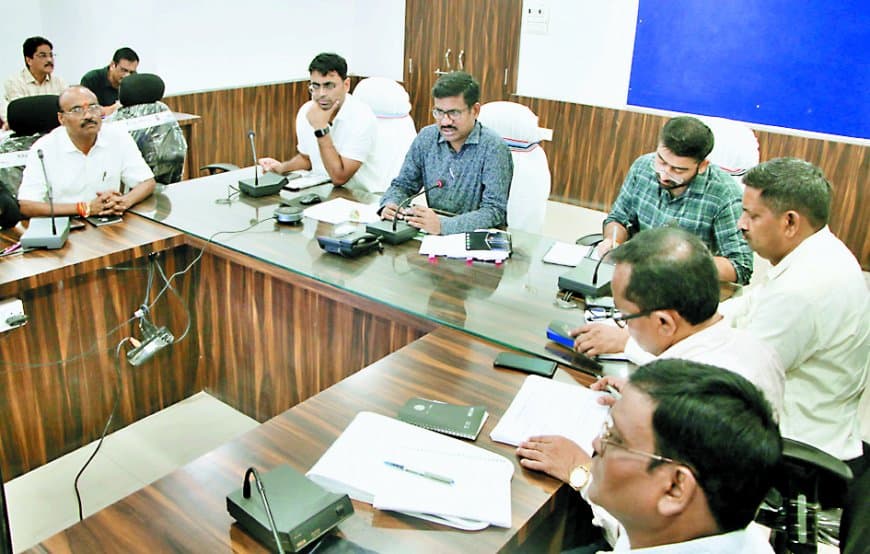 राजस्व विभाग पर 1400 से अधिक शिकायतें लंबित, कलेक्टर सख्त – तीन एसडीएम को नोटिस