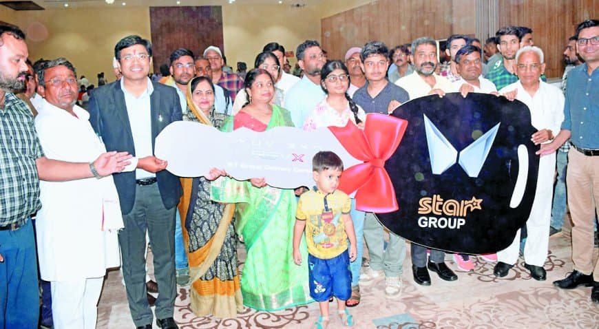 महिंद्रा XUV 3X0 रेवेक्स की सतना में भव्य डिलीवरी सेरेमनी, एक दिन में 51 ग्राहकों को सौंपी गईं चाबियां