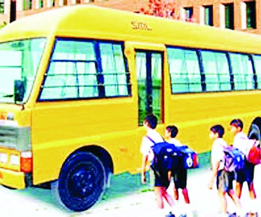 सीधी जिले में स्कूल बसों की सुरक्षा भगवान भरोसे, ओवरलोड ऑटो-मैजिक में ठूंसे जा रहे नौनिहाल