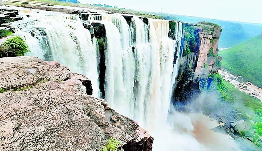 रीवा बनेगा मध्यप्रदेश का नया पर्यटन केन्द्र, चारों दिशाओं में विकसित होंगे टूरिज्म कॉरिडोर — पुरवा, चचाई, बहुती और क्योटी जलप्रपात को मिलेगा नया जीवन