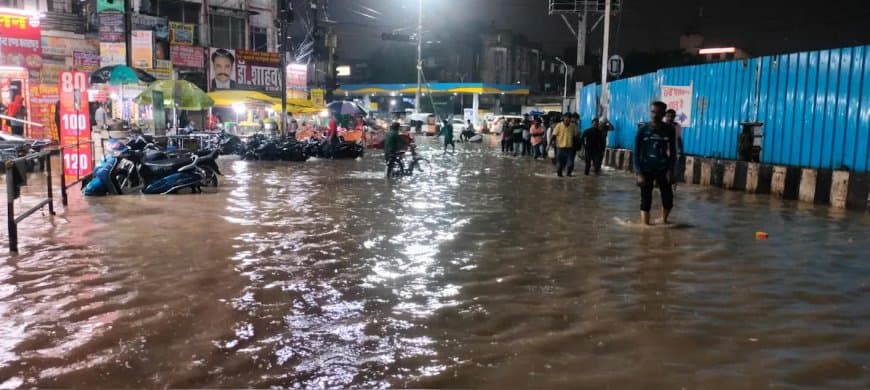 शिवपुरी-बैतूल में बारिश ने रोकी ट्रेन... मंडला में नर्मदा ने दिखाया रौद्र रूप