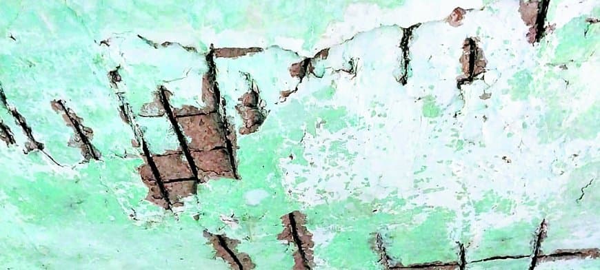 सिंगरौली में मौत की छांव में पढ़ाई: जर्जर भवनों में चल रहे सरकारी स्कूल, बच्चों की जान खतरे में, प्रशासन बना मौन दर्शक