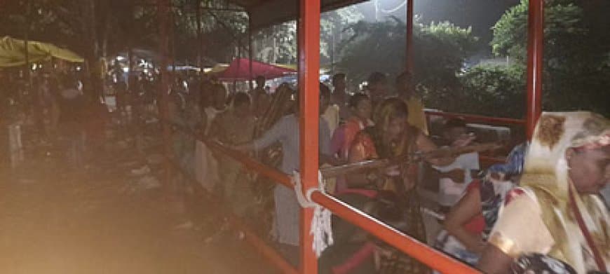 उत्तर प्रदेश... बाराबंकी के मंदिर में फैला करंट, मची भगदड़