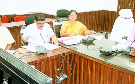 सतना में स्कूलों की लैब बंद मिली तो नपेंगे प्राचार्य, पठन-पाठन व्यवस्था में कमी पर बीईओ-BRC पर कार्रवाई तय: कलेक्टर ने दिए सख्त निर्देश