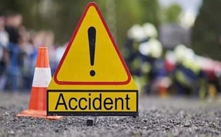 ट्रक ने युवक-युवती को रौंदा, दोनों के ऊपर से गुजरा पहिया, खून से सनी सड़क