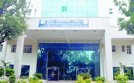 रीवा सुपर स्पेशलिटी से डॉक्टरों का पलायन जारी: ओपन हार्ट सर्जन डॉ राकेश सोनी ने छोड़ा पद, डीन के कुप्रबंधन पर उठे सवाल