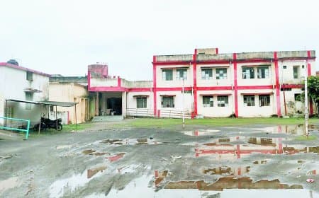 सीधी ज़िले के छात्रावास में बड़ा एक्शन: वार्डन के बाद रसोइयों को हटाया गया, निरीक्षण में शिकायतें मिलने पर कलेक्टर के निर्देश पर हुई कार्यवाही