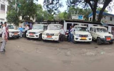 आंदोलन: भोपाल में तहसीलदार-नायब तहसीलदारों ने सौंपी सरकारी गाड़ियां