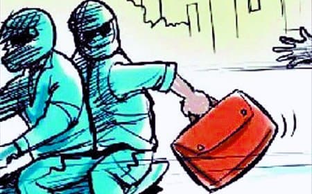 सावधान! मऊगंज में बैंक से रुपये निकालते ही ग्राहकों को बना रहे निशाना, एक माह में आधा दर्जन से ज्यादा लूट, पुलिस नाकाम