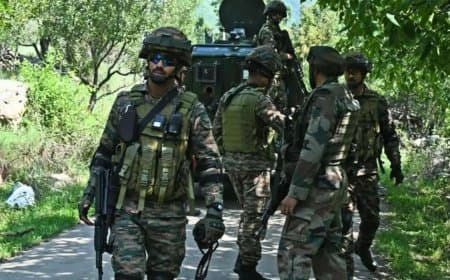 कुलगाम... आतंकियों से मुठभेड़ में दो जवान शहीद, एक आतंकवादी भी ढेर