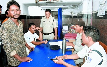 अंधेरी पुलिया के पास ई-रिक्शा चालक पर फायरिंग का आरोप, कार से टकराव के बाद पीछा कर गोली चलाने की बात, जीआरपी ने घटना पर जताई संदेह