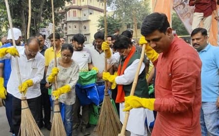 इंदौर स्वच्छता का आदर्श... सफाई मित्र छुट्टी पर... मंत्री-महापौर और अफसरों ने थामी झाड़ू