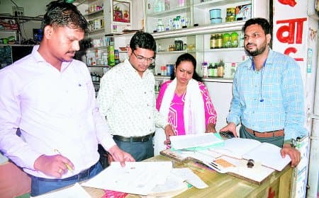 सतना में दवा दुकानों पर बड़ी कार्रवाई: बिना फार्मासिस्ट संचालित शिव मेडिकल स्टोर सीज, अनुष्का मेडिकल से अवैध दवाओं का जखीरा बरामद