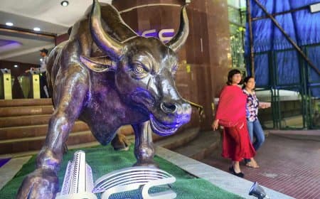बाजार में लौटी मुस्कान... सेंसेक्स 200 के पार... निफ्टी ने भी लगाई छलांग