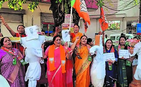 राहुल गांधी, पटवारी का पुतला फूंका:राज्यसभा सांसद ने लगाई आग
