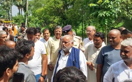 बिहार... नाराज जनता ने मंत्री-विधायक एक किमी तक भगाया... सुरक्षा कर्मियों को पीटा