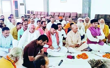 चित्रकूट में संतों का हल्ला बोल: ‘मंदाकिनी में न गिरे मैला पानी, सीवर का काम जल्द पूरा हो’ – दीपावली से पहले सड़क-नाली व मल्टीलेवल पार्किंग की मांग